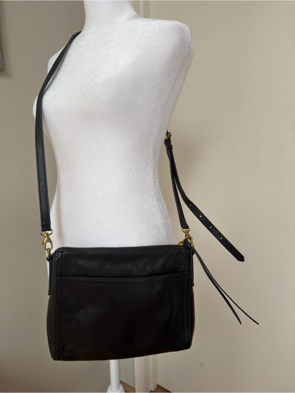Fossil Black Genuine Leather Crossbody Bag Purse Adjustable Strap Classic